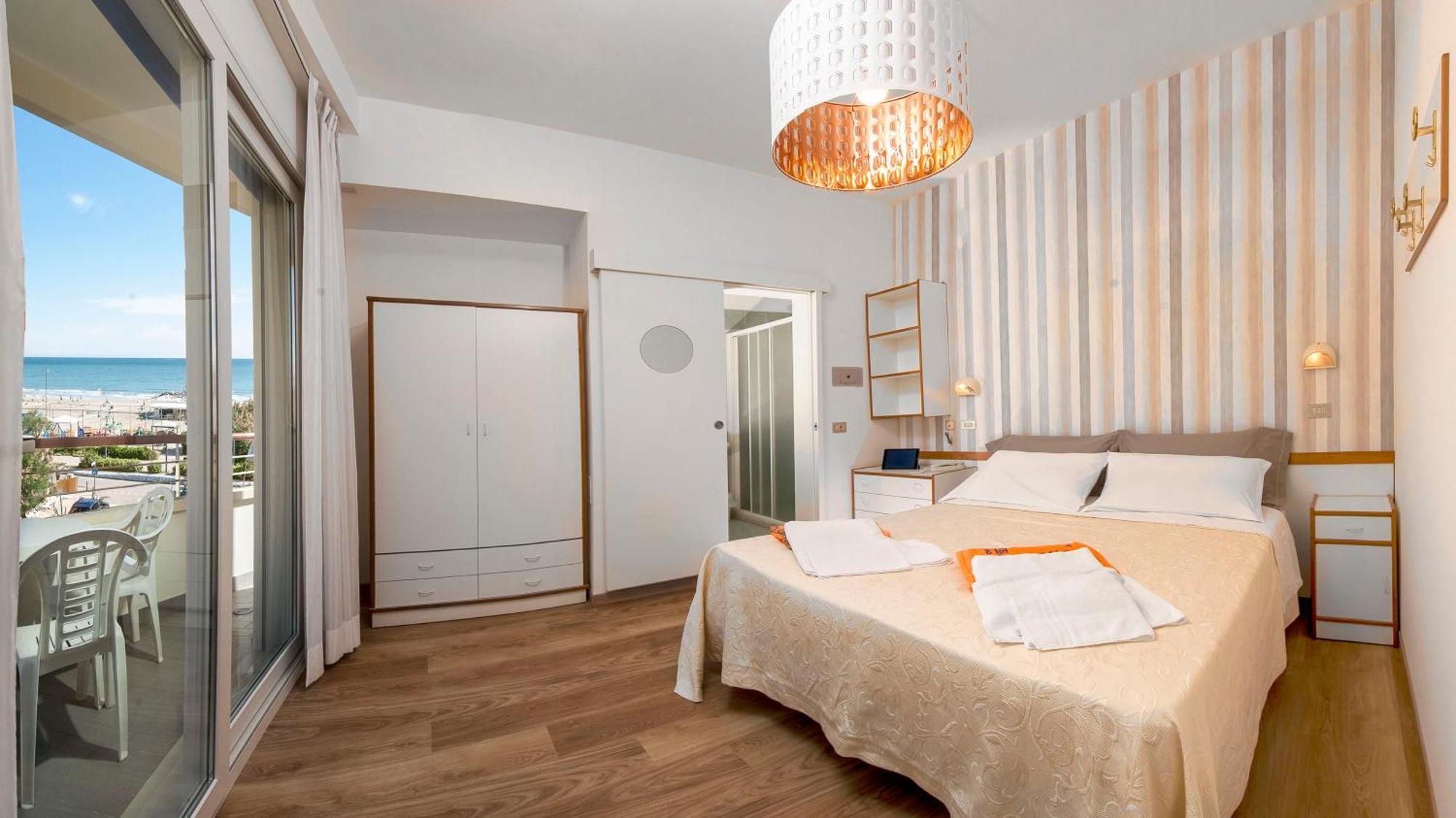 Hotel Albatros Мисано Адриатико Екстериор снимка