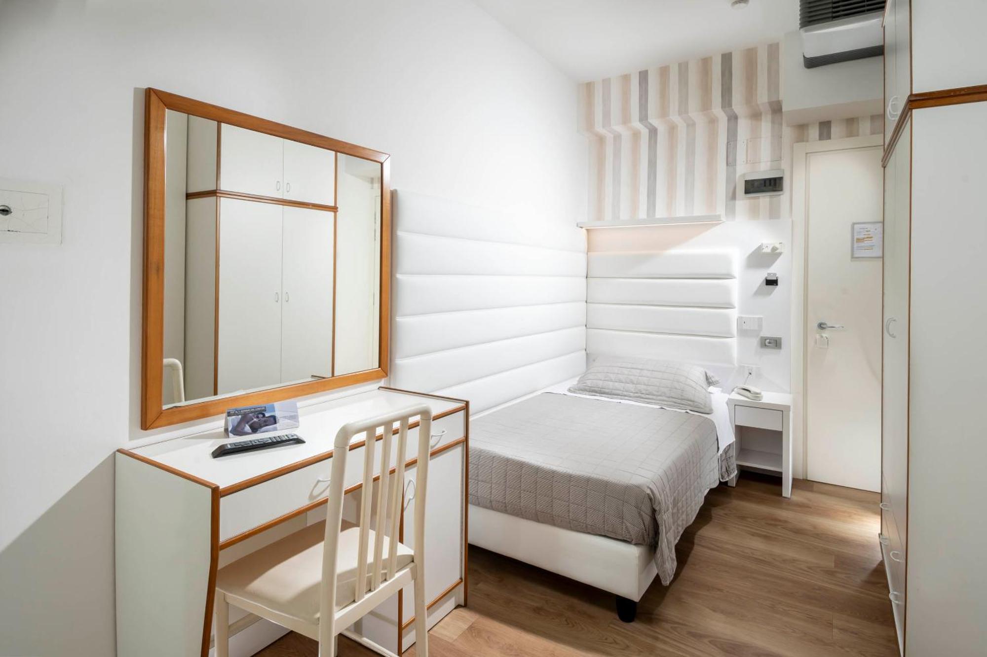 Hotel Albatros Мисано Адриатико Екстериор снимка