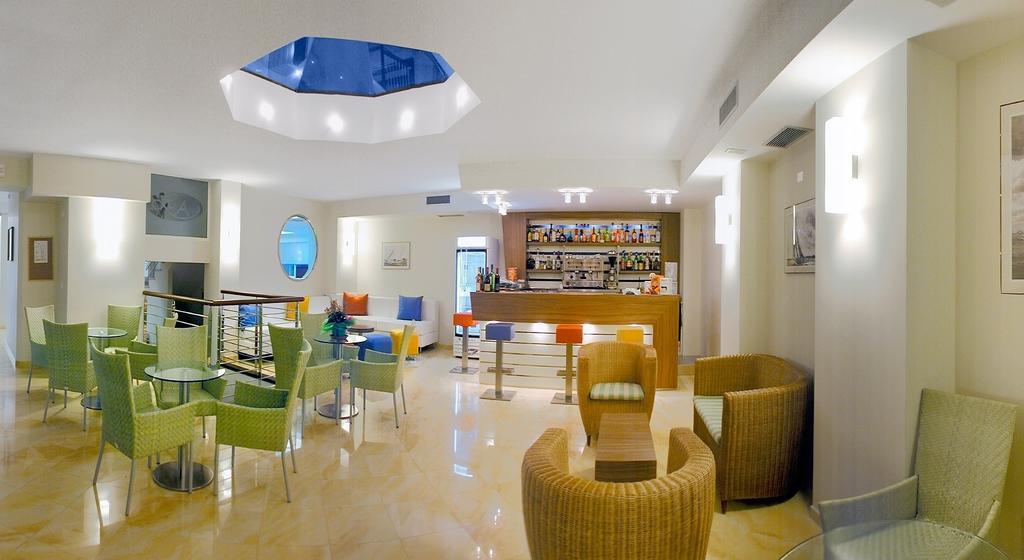 Hotel Albatros Мисано Адриатико Екстериор снимка